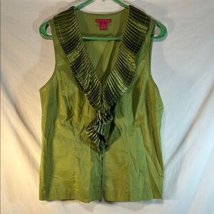 Sunny Leigh Woman’s Green Sleeveless Top with Pleated Collar